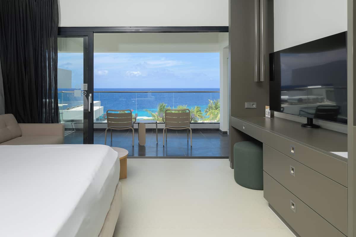 room, 1 king bed, ocean view | 1 bedroom, in-room safe, desk, blackout curtains