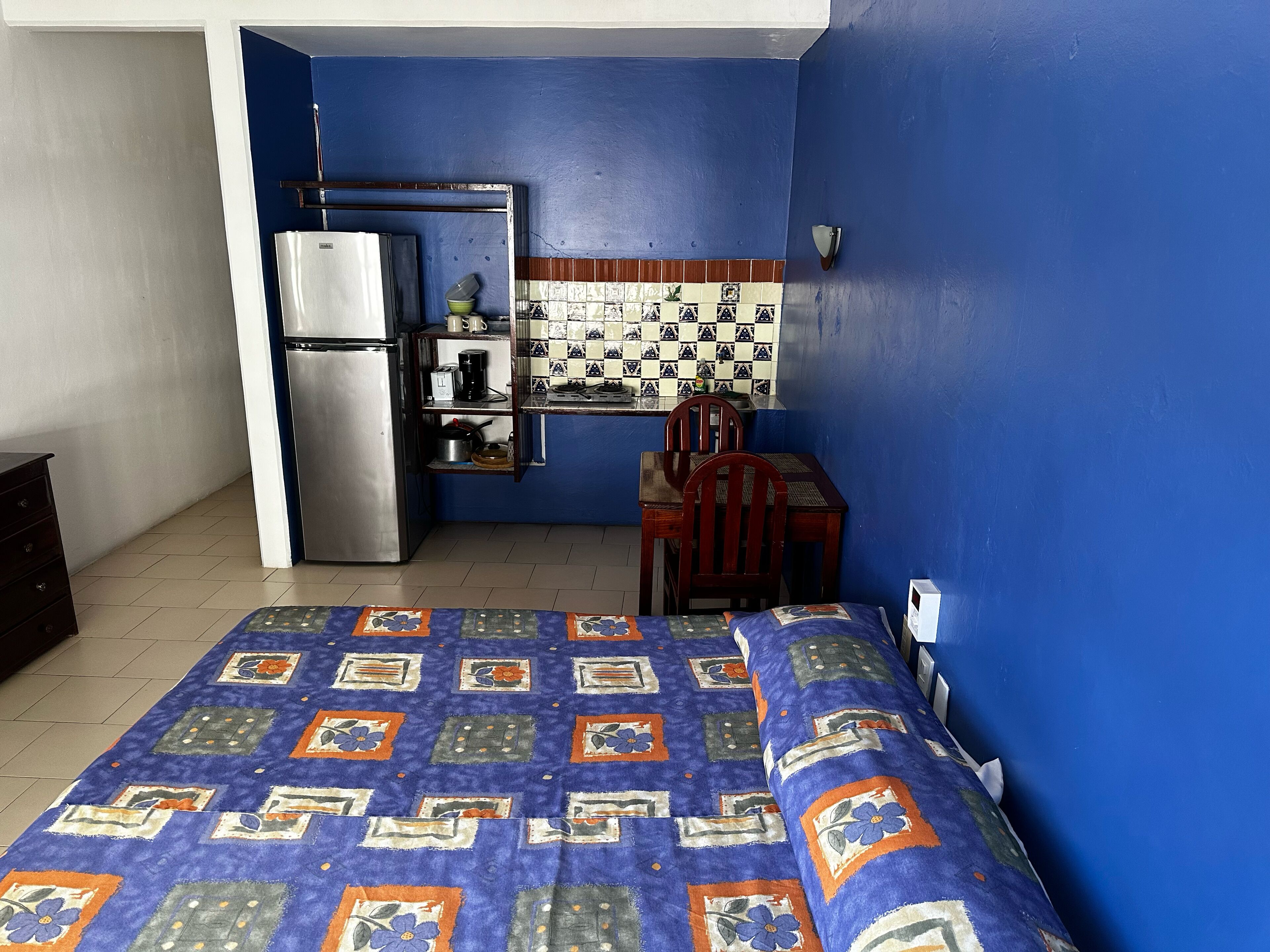 junior room, 1 king bed | bed sheets