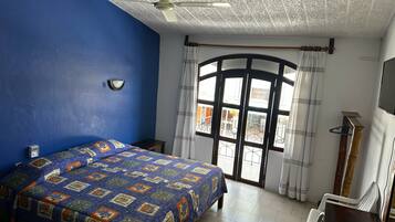 Habitación junior, 1 cama King size | 1 habitación y ropa de cama