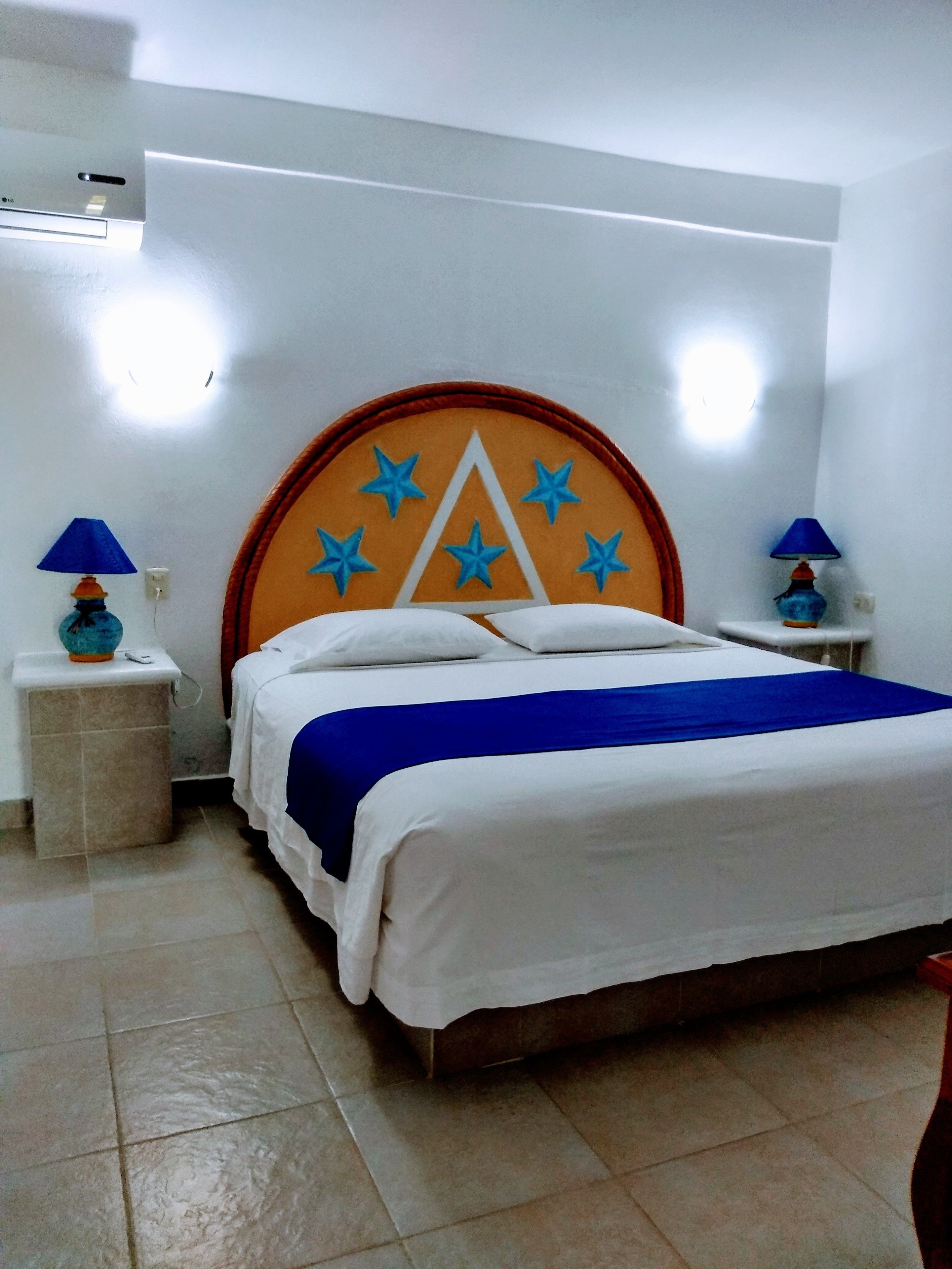 studio, 1 king bed, kitchenette | in-room safe, bed sheets