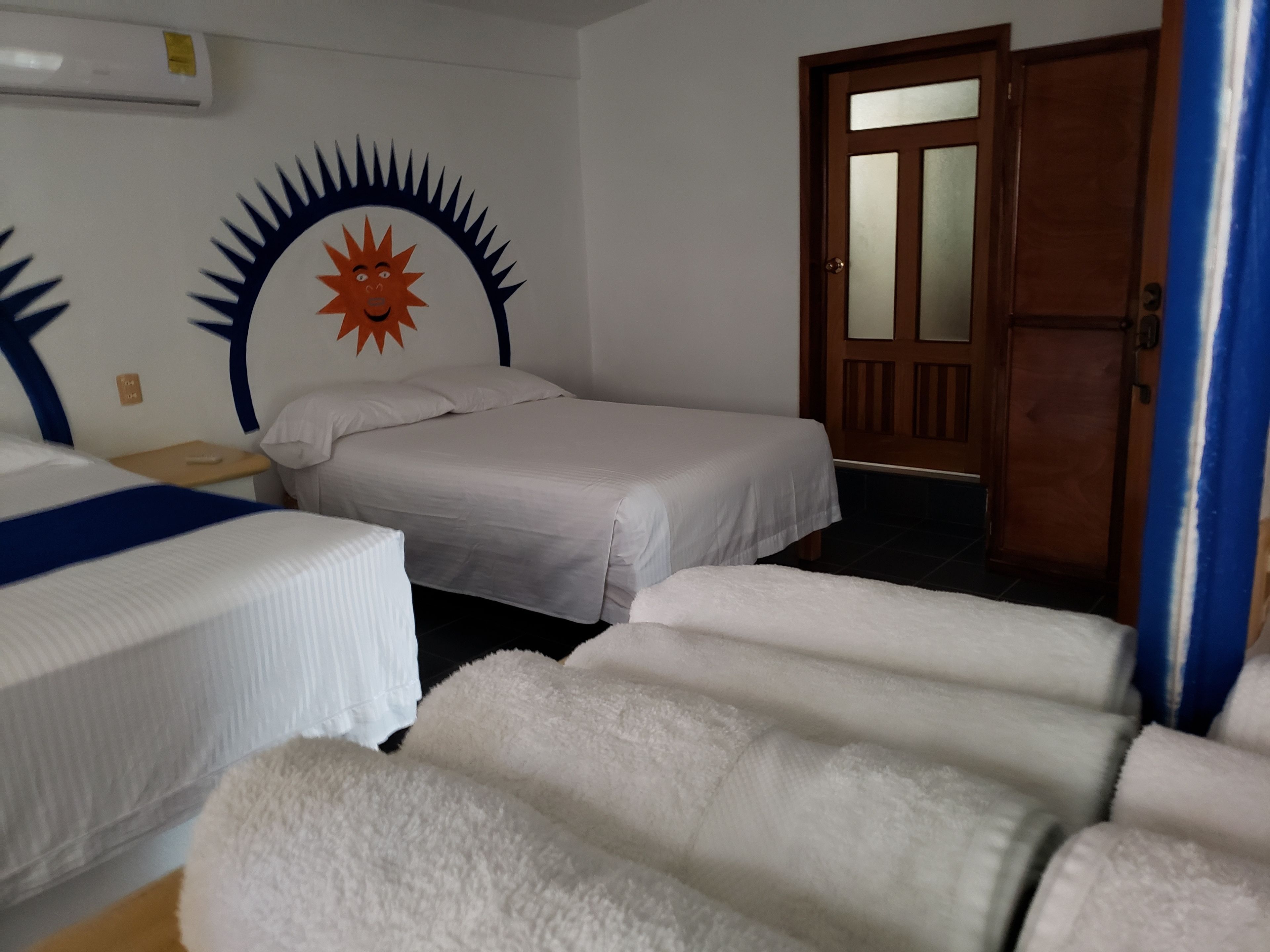 suite, 2 bedrooms | in-room safe, bed sheets