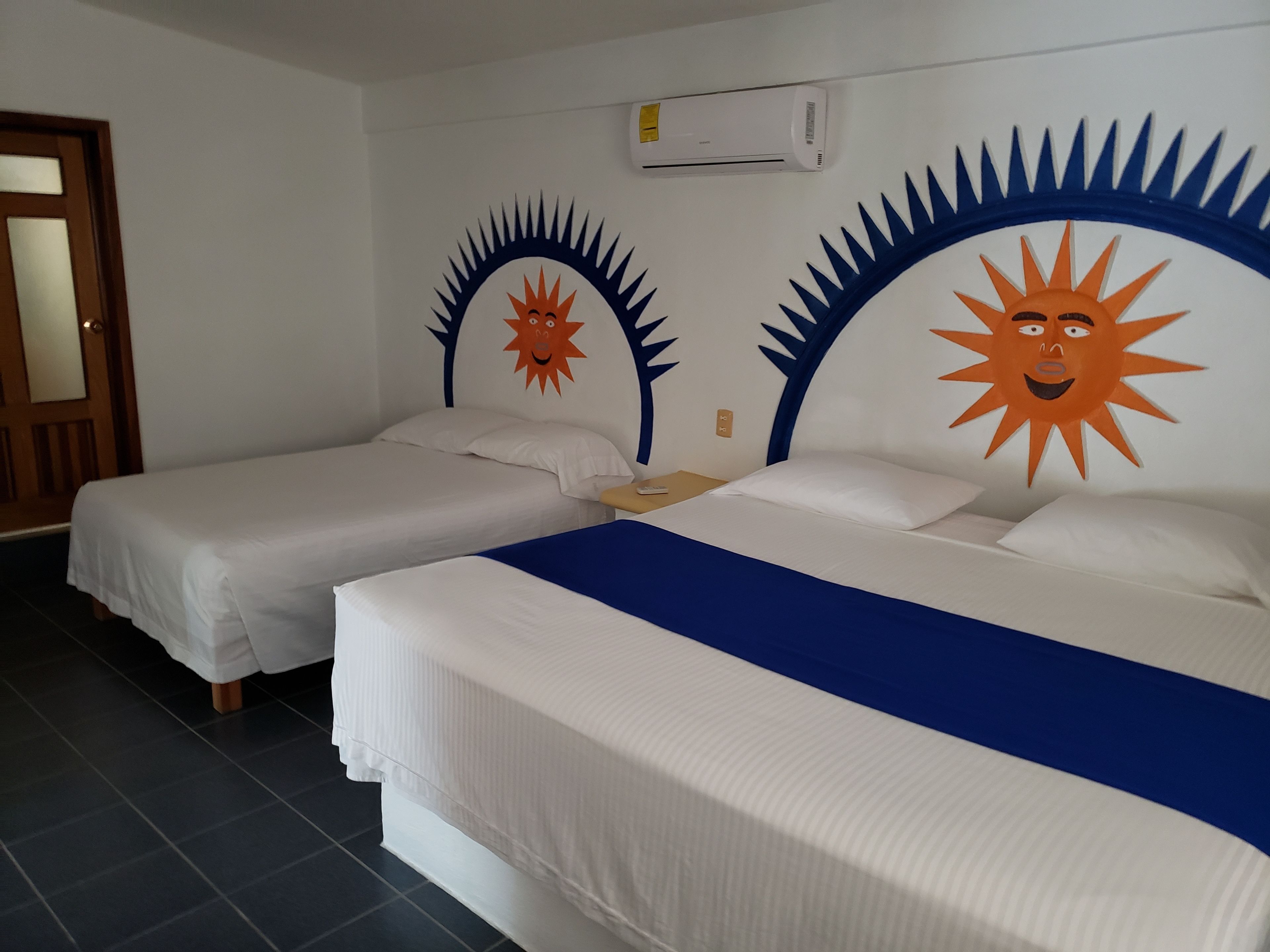 suite, 2 bedrooms | in-room safe, bed sheets