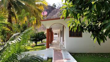 Studio, 1 King Bed, Kitchenette