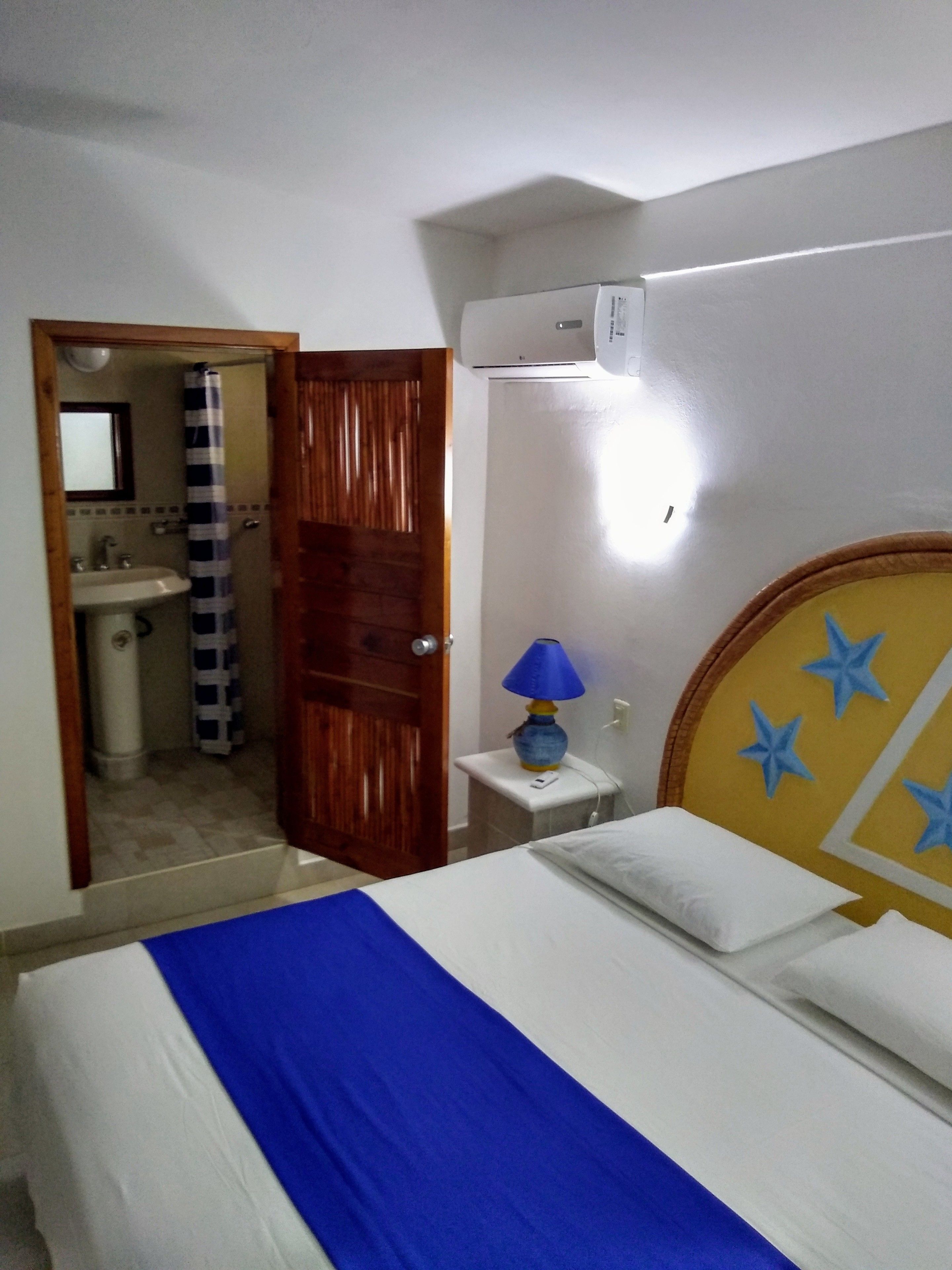 studio, 1 king bed, kitchenette | in-room safe, bed sheets