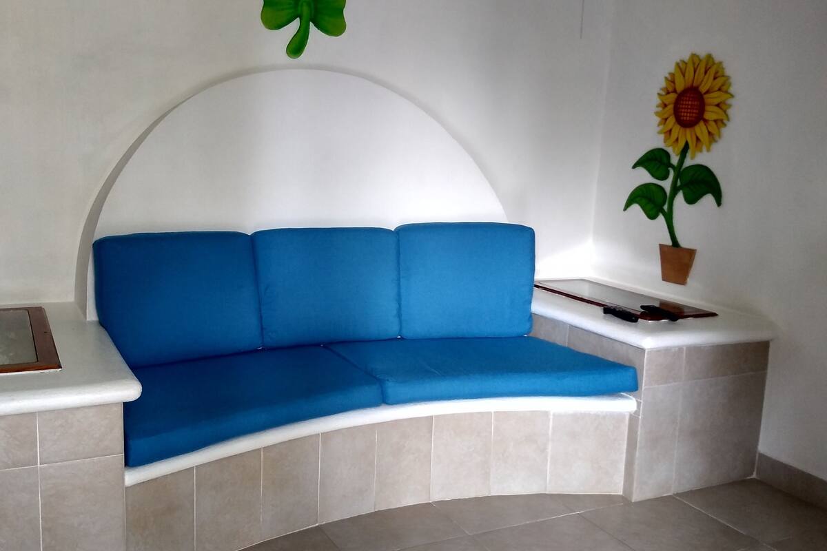 studio, 1 king bed, kitchenette | in-room safe, bed sheets