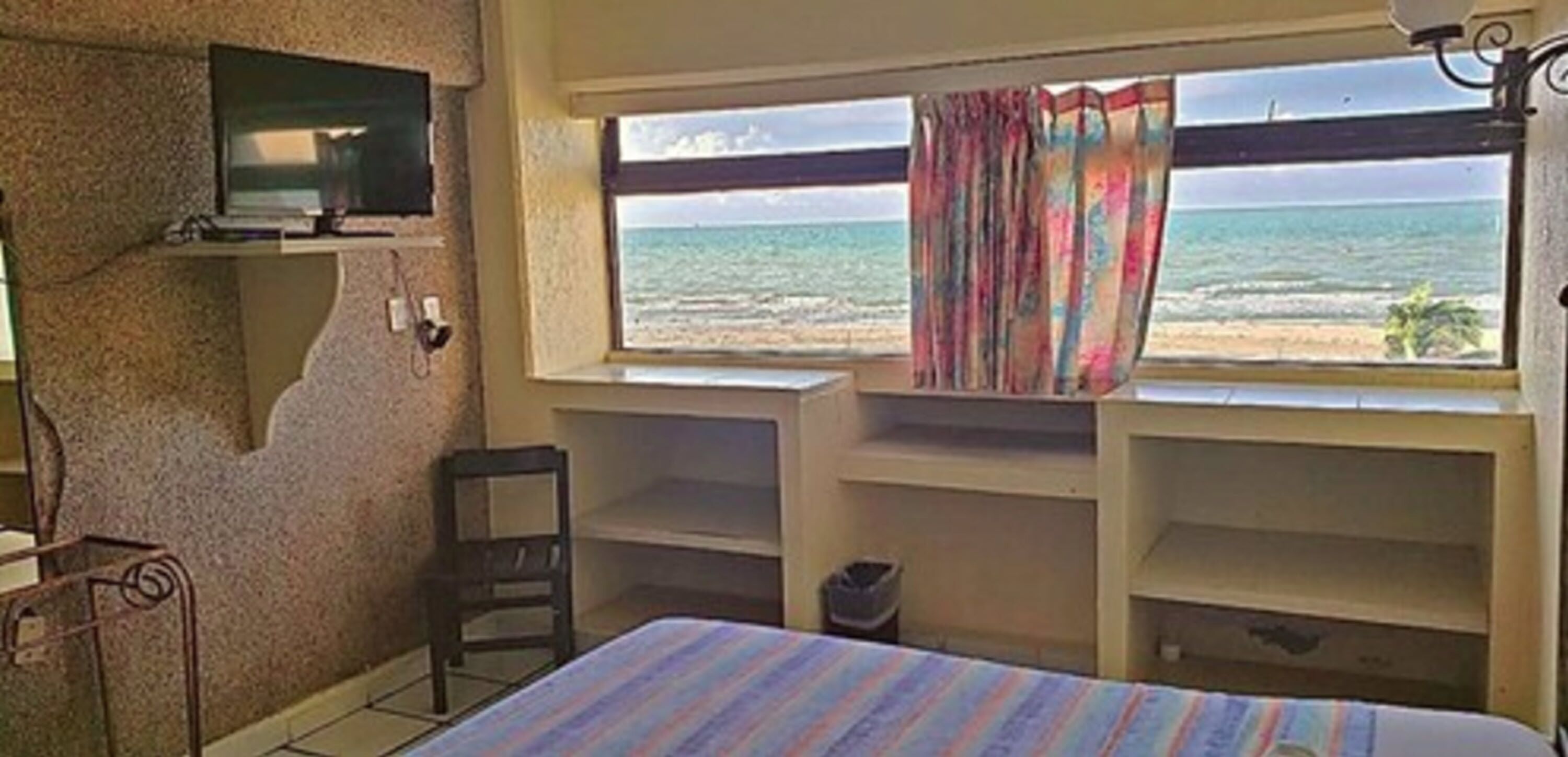 Economy Single Room, 1 King Bed | In-room safe, desk, iron/ironing board, free WiFi