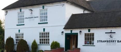 Fachada de la propiedad