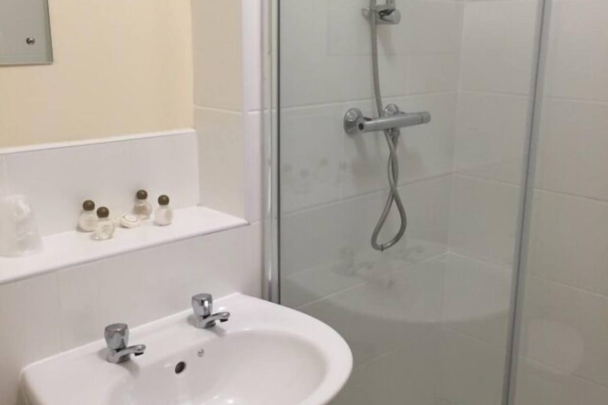 rollaway beds, free wifi, bed sheets