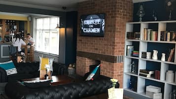 供應早餐、午餐、晚餐;英國菜