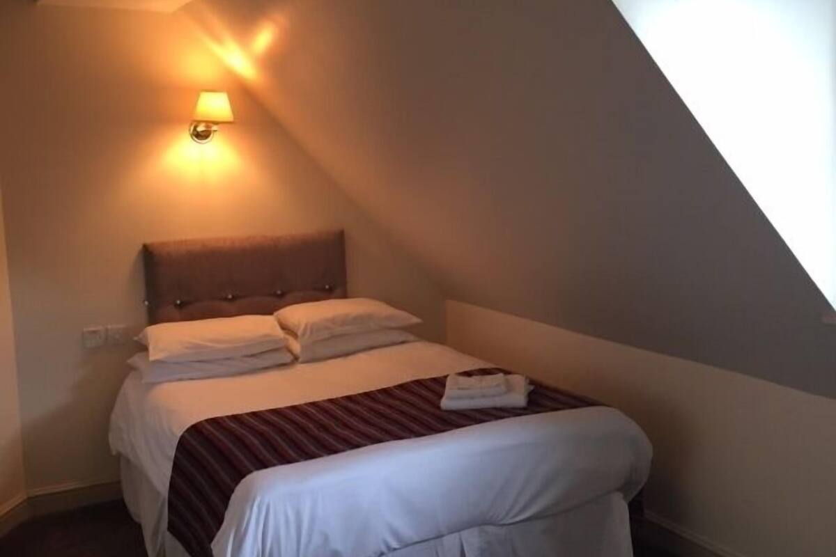 single room | rollaway beds, free wifi, bed sheets