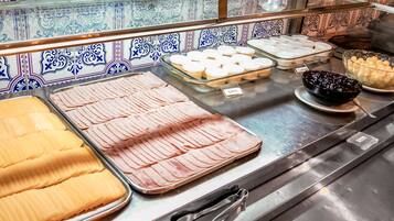 Free daily buffet breakfast