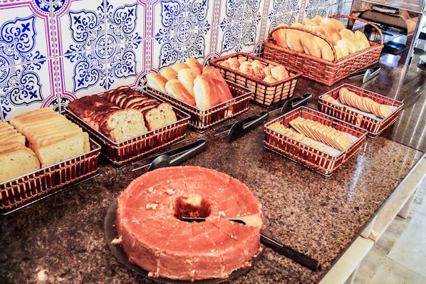 Free daily buffet breakfast - Cannes Palace Hotel (Vitoria)