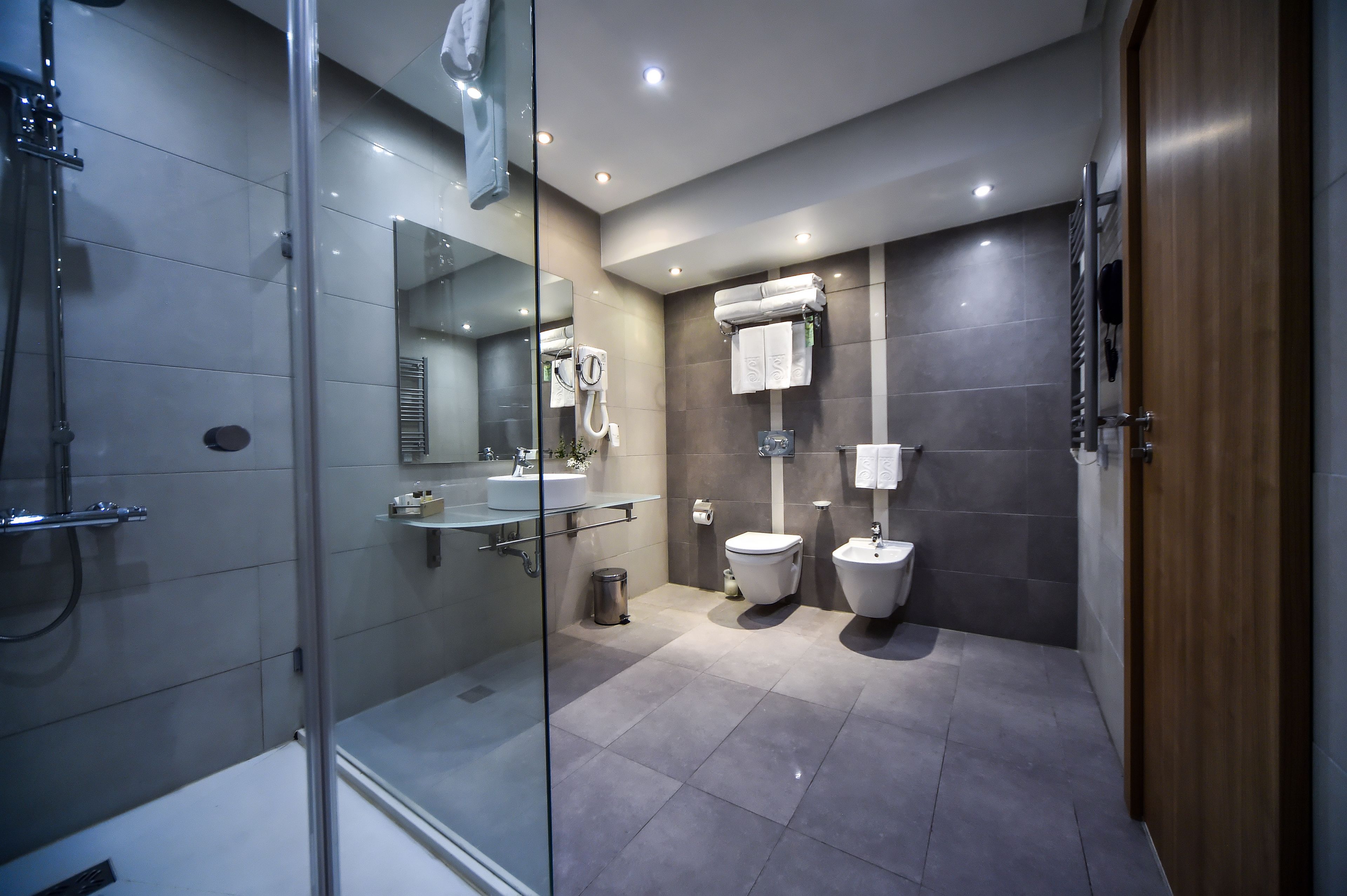 Shower, free toiletries, slippers, bidet