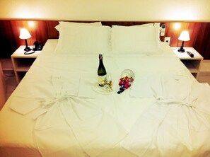 Minibar, Verdunkelungsvorhänge, kostenloses WLAN