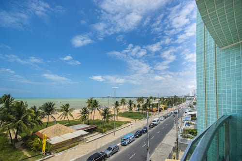 Superior frente mar com varanda | Frigobar, cofres nos quartos, escrivaninha, cortinas blackout