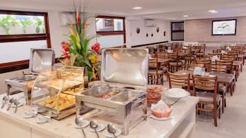 Desayuno bufé gratuito y diario
