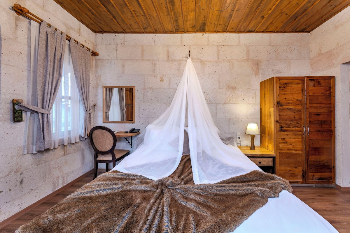 Deluxe Double Room | Frette Italian sheets, premium bedding, Select Comfort beds