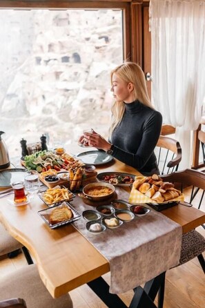 Free daily local cuisine breakfast - Duven Hotel Cappadocia  (Nevsehir)