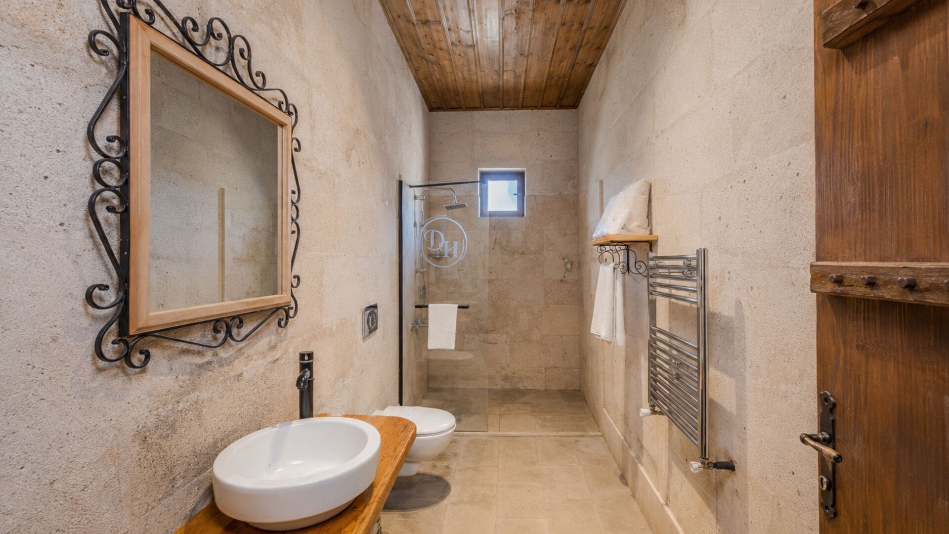 Deluxe Double Room | Bathroom | Shower, free toiletries, hair dryer, bathrobes
