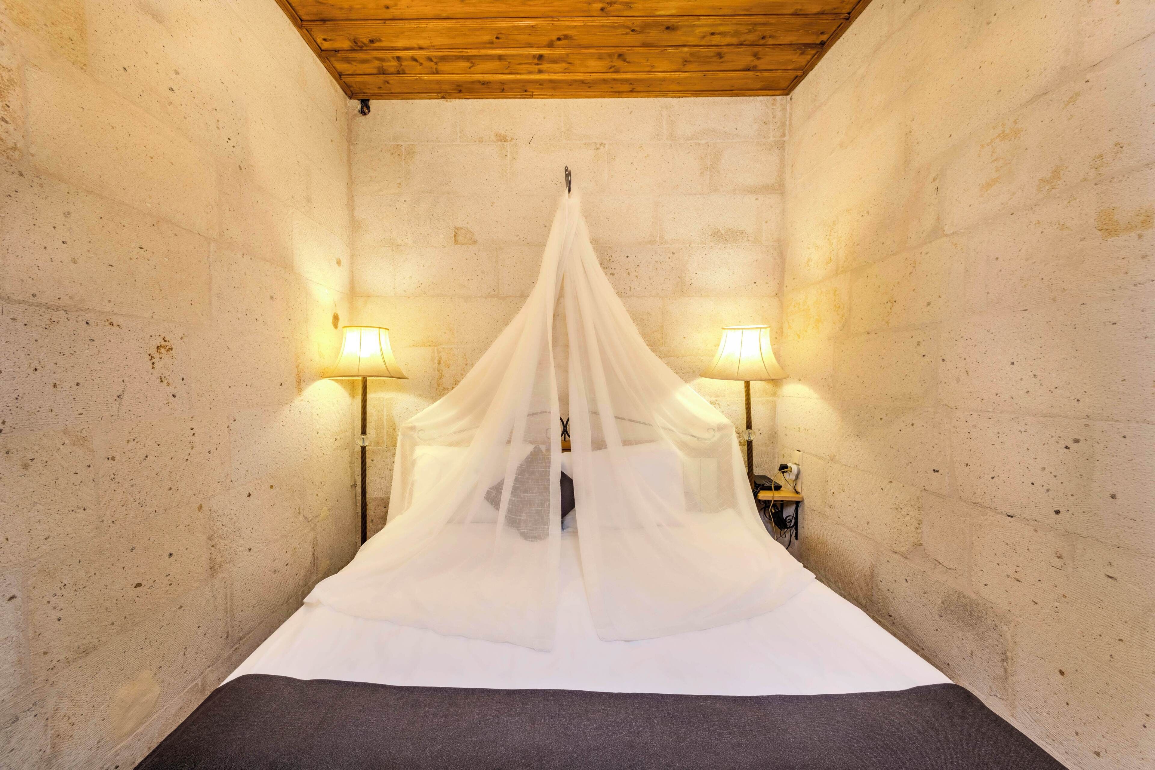 Deluxe Suite | Frette Italian sheets, premium bedding, Select Comfort beds