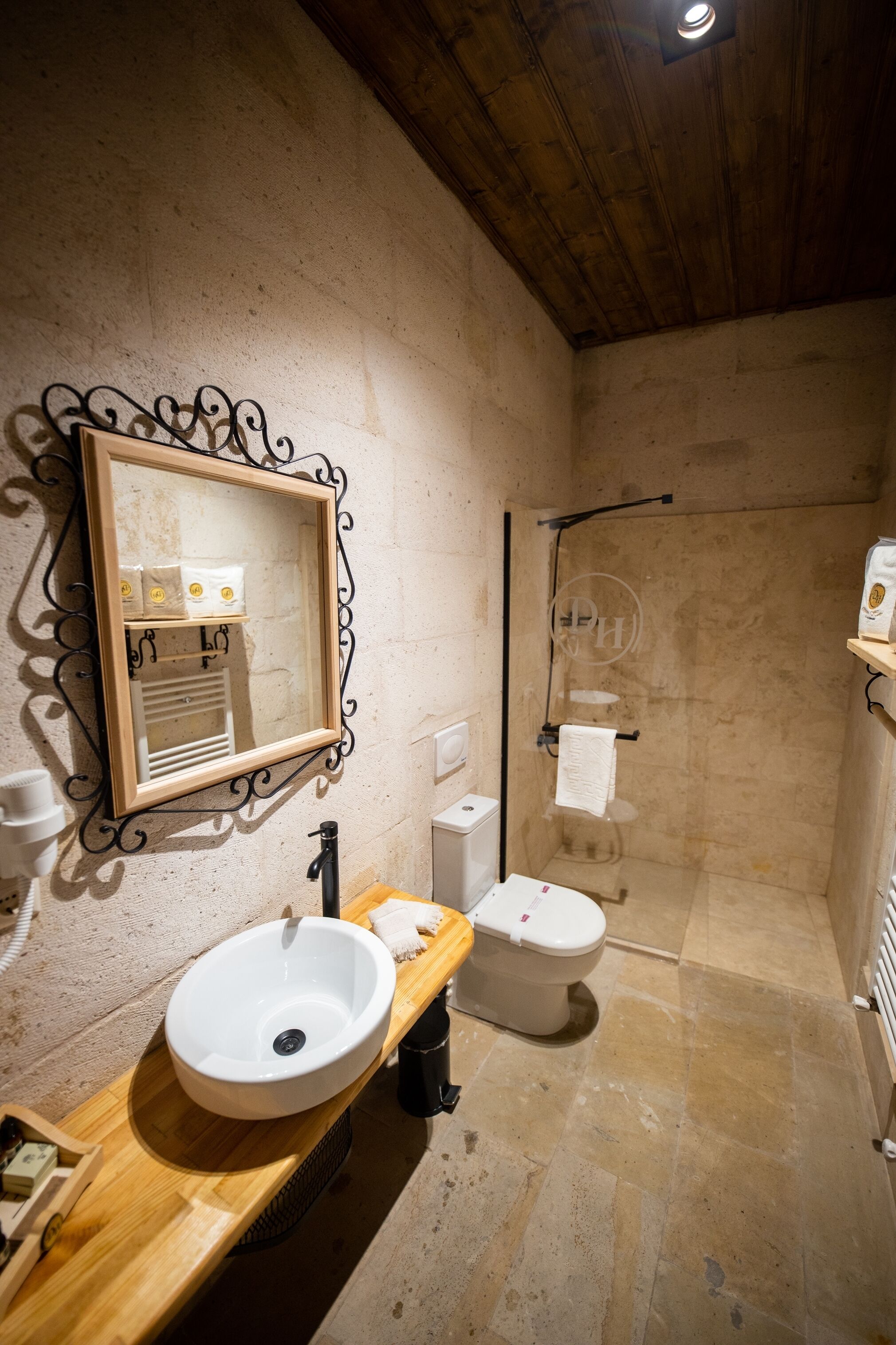 deluxe suite | bathroom | shower, free toiletries, hair dryer, bathrobes