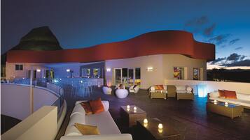 8 bars/lounges, 2 swim-up bars, 5 poolside bars, beach bar
