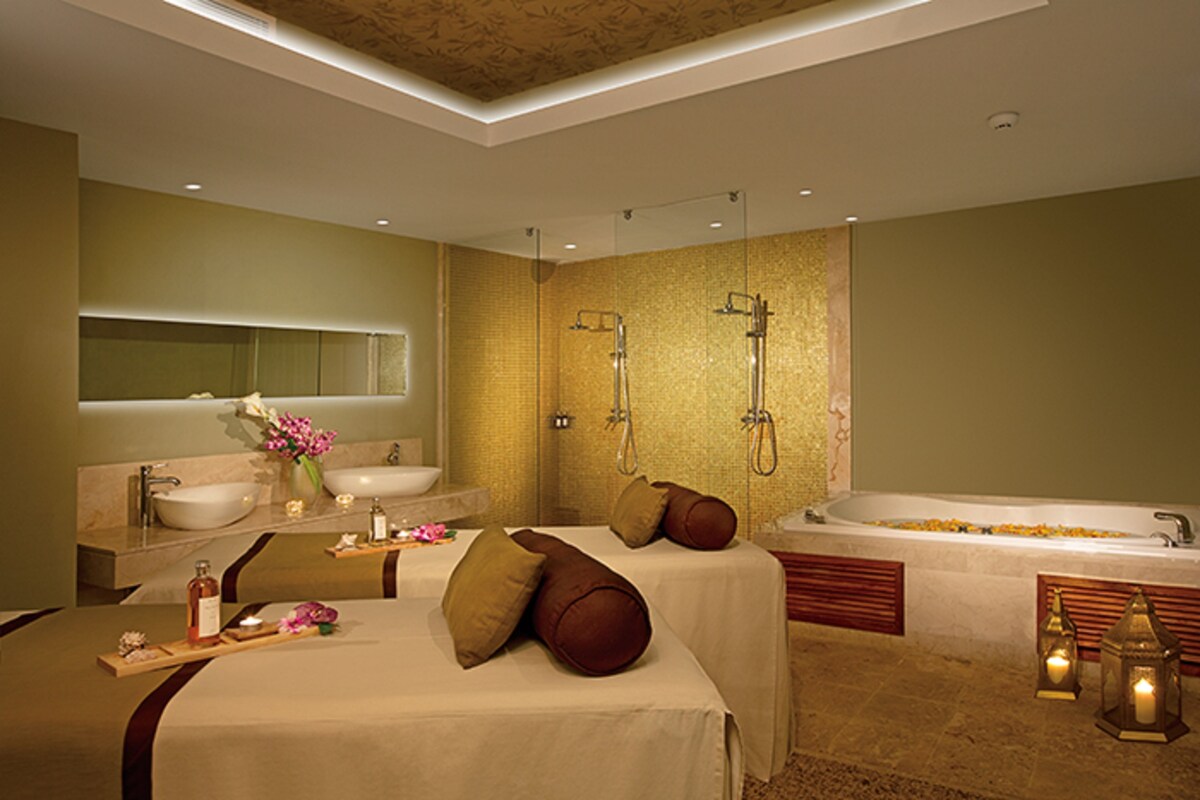 Sauna, spa tub, steam room, body treatments, hydrotherapy, aromatherapy