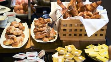 Daily buffet breakfast for a fee