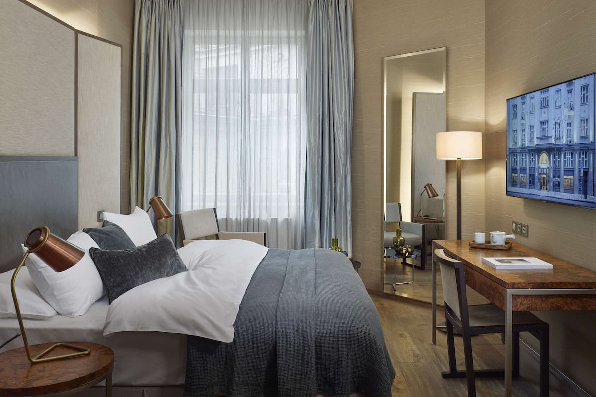 King Dom | 1 sovrum, allergitestade sängkläder, duntäcken och minibar