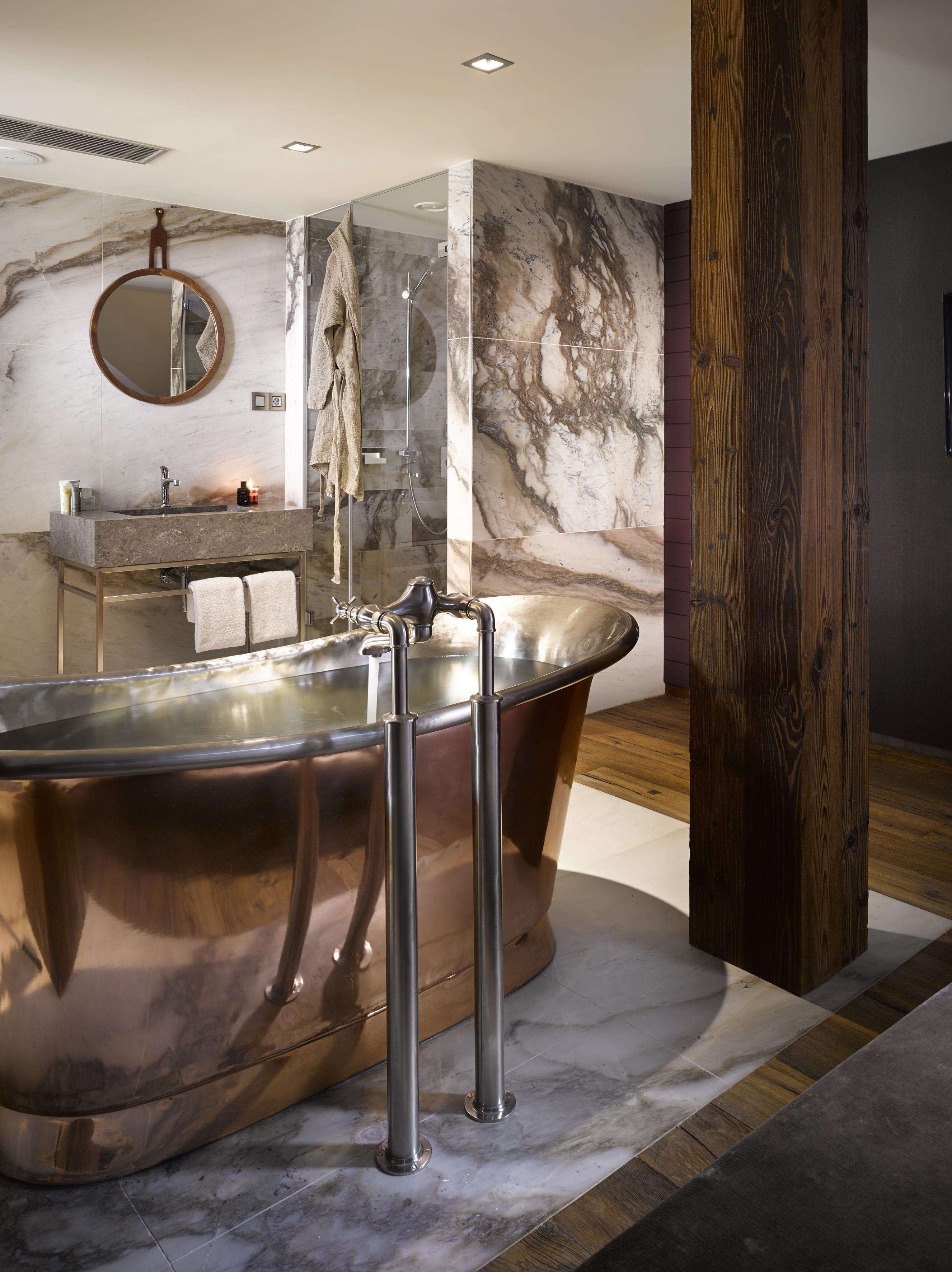 suite library | bathroom | combined shower/bathtub, rainfall showerhead, designer toiletries