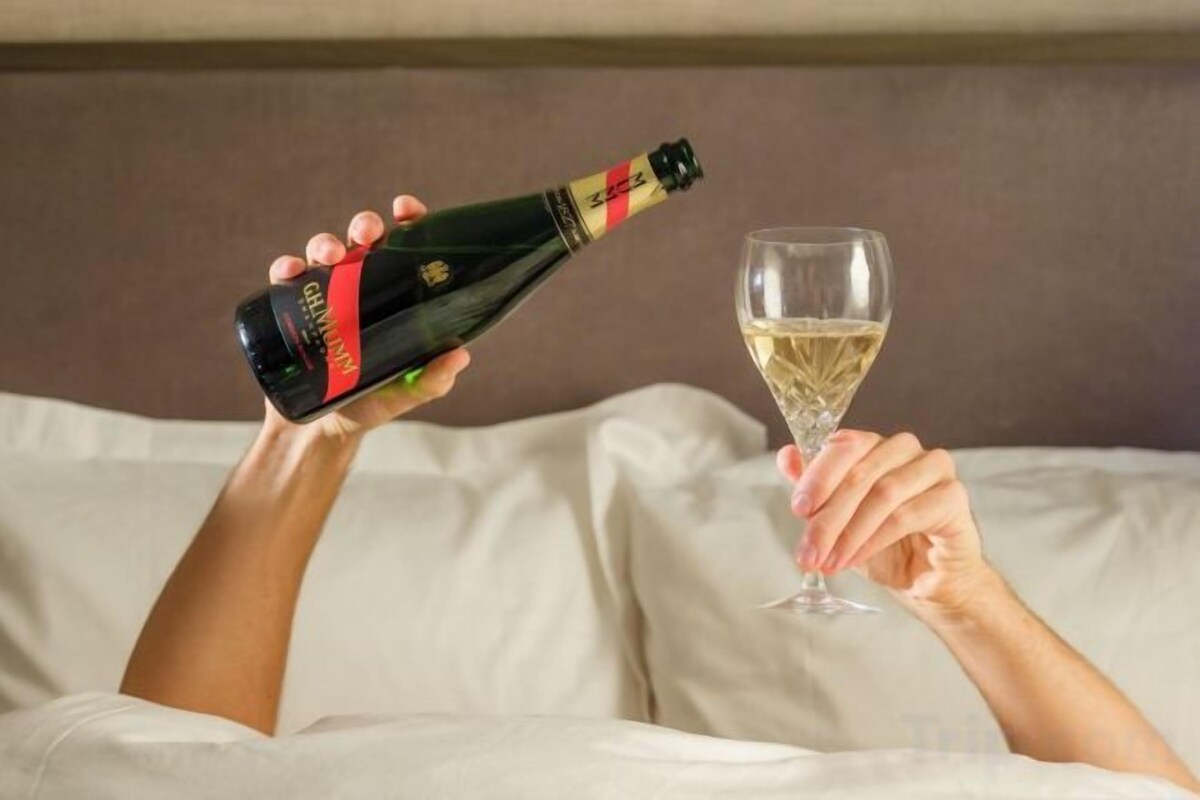 Hypo-allergenic bedding available, down comforters, minibar