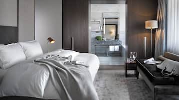 Suite Terrace | Hypo-allergenic bedding, down comforters, minibar, in-room safe