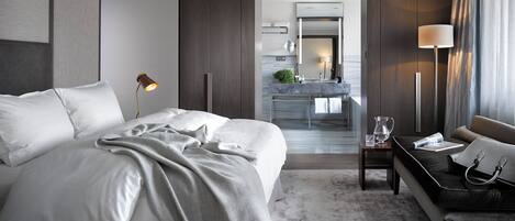 Suite Terrace | Allergikerbettwaren, Daunenbettdecken, Minibar, Zimmersafe