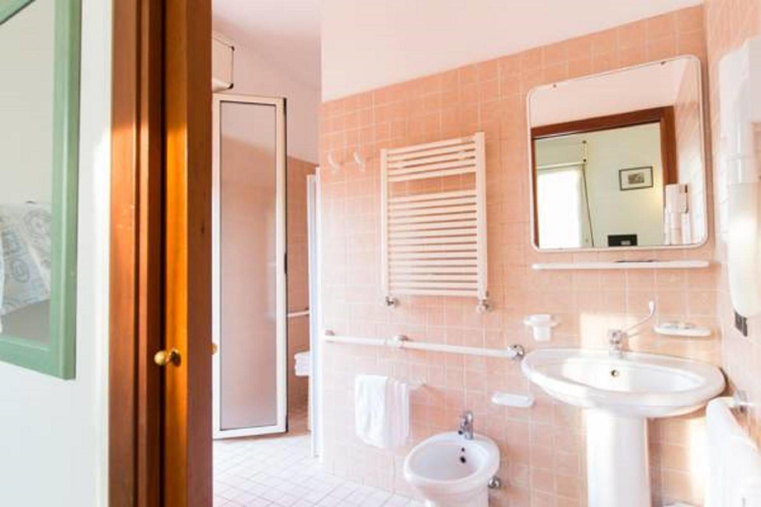 shower, rainfall showerhead, hair dryer, bidet