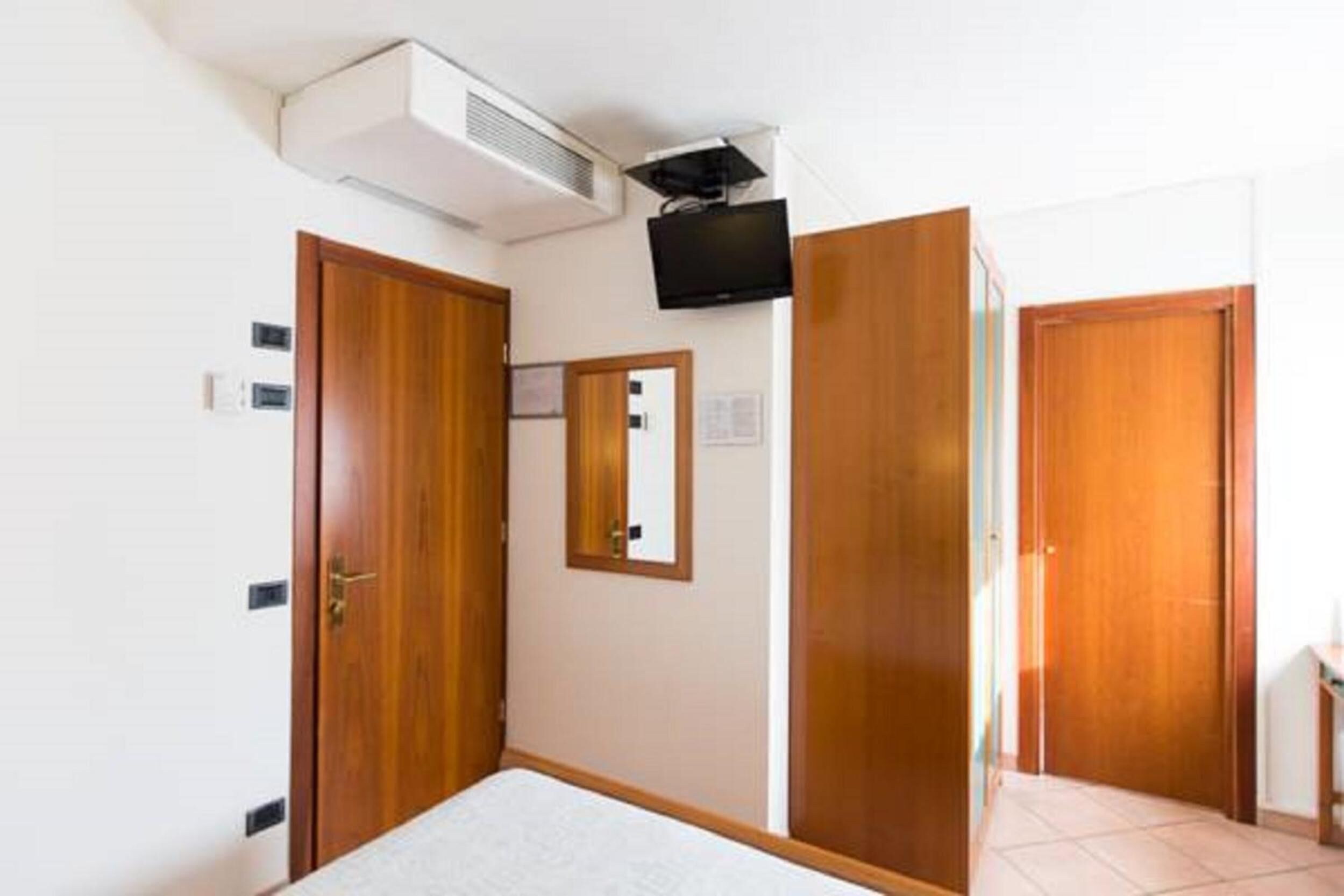 In-room safe, desk, free WiFi, bed sheets