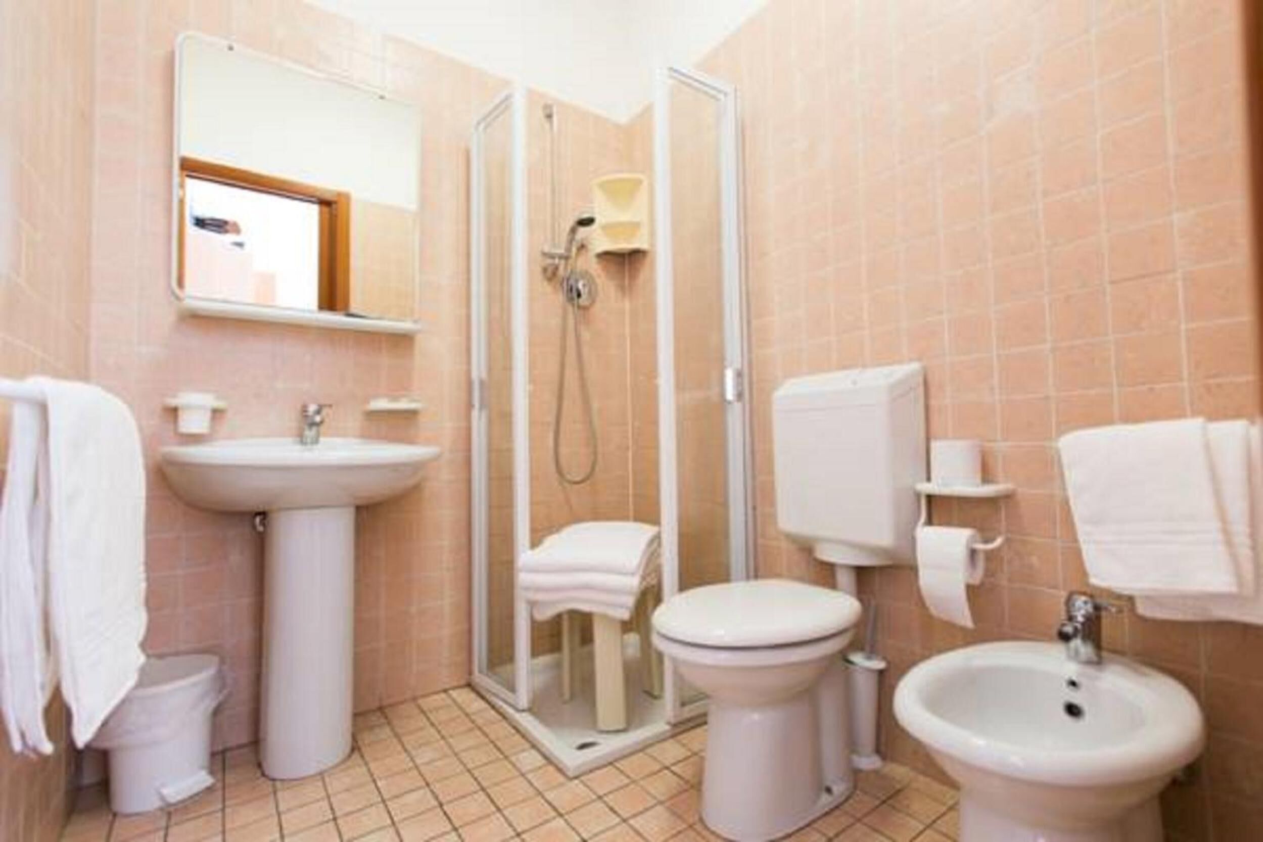 shower, rainfall showerhead, hair dryer, bidet