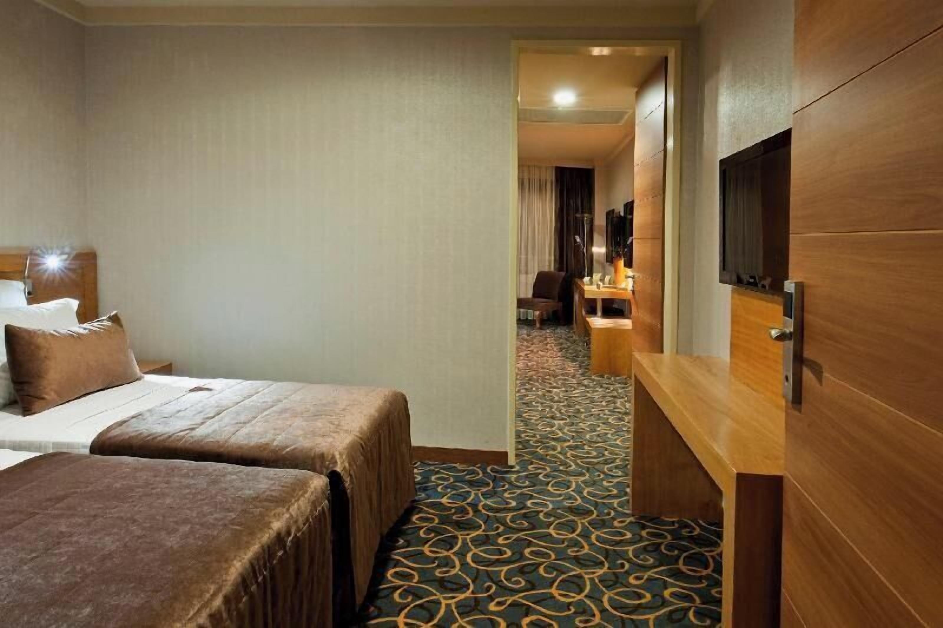 Minibar, in-room safe, soundproofing, free WiFi