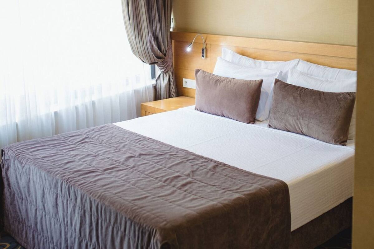Minibar, in-room safe, soundproofing, free WiFi