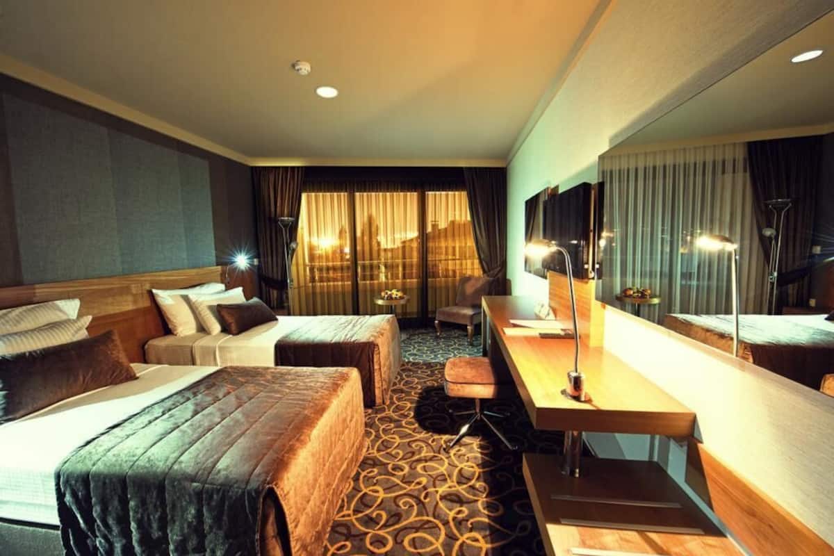 Minibar, in-room safe, soundproofing, free WiFi