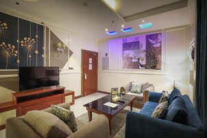 Junior tweepersoonskamer | Een kluis op de kamer, een bureau, geluiddichte muren, gratis wifi