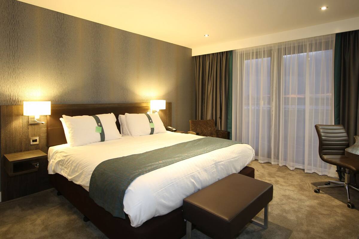 1 bedroom, in-room safe, desk, blackout curtains