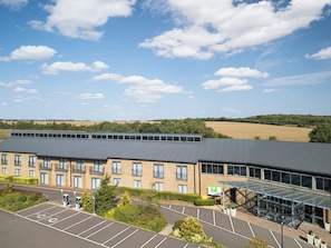 Exterior - Holiday Inn Huntingdon - Racecourse by IHG (Huntingdon)