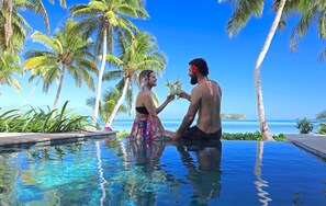 Beachfront Pool Bure | Private pool