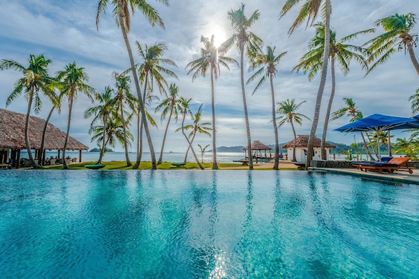 Outdoor pool, pool umbrellas, sun loungers