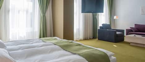 Junior-Suite | Badezimmer | Kostenlose Toilettenartikel, Haartrockner, Handtücher