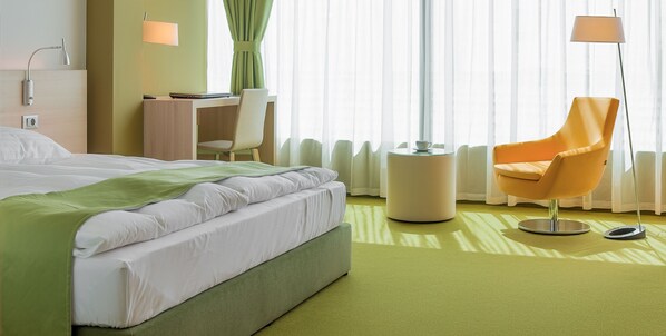 Minibar, in-room safe, desk, laptop workspace - Armatti Hotel (Brasov)