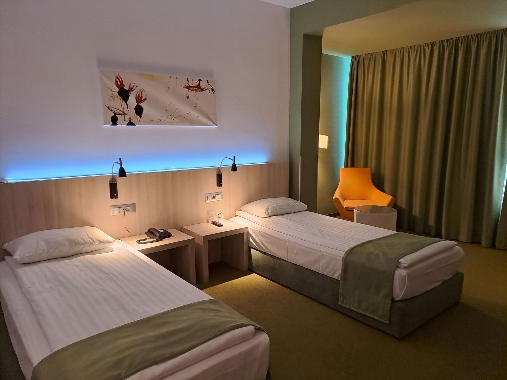 executive twin room | 1 bedroom, minibar, in-room safe, desk