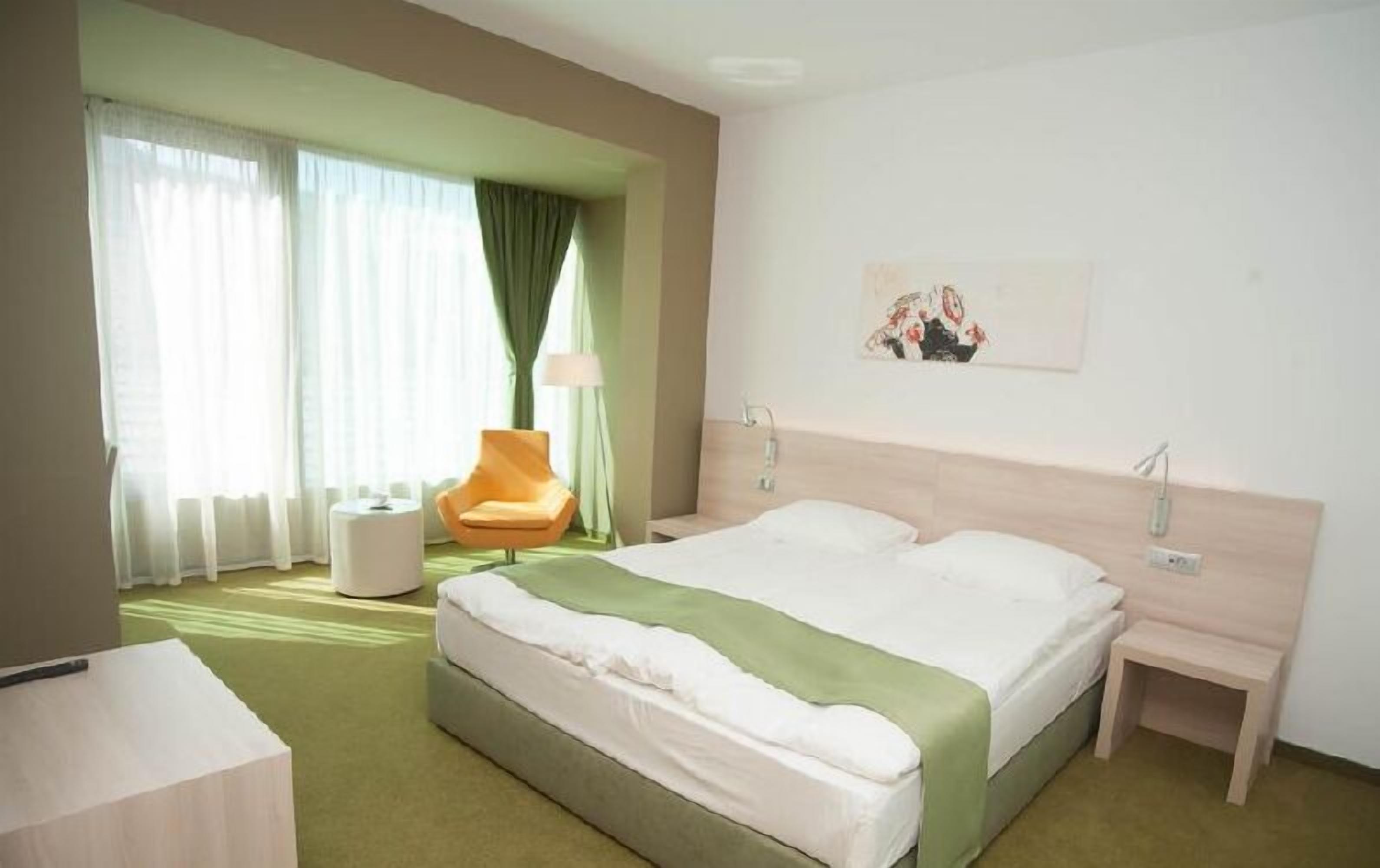 superior double room | bathroom | free toiletries, hair dryer, towels
