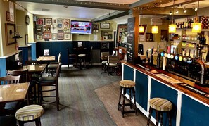 Bar (on property) - The Crown And Cushion (Windsor)