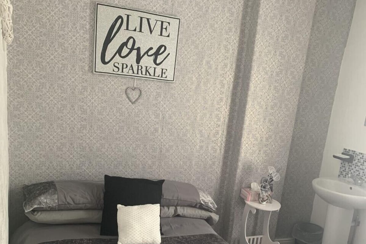 Single Room, Ensuite | Bed sheets